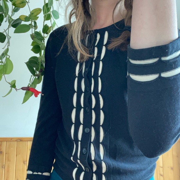 S Anthropologie Sparrow cardigan sweater black with cream scallops adorable - Picture 2 of 6